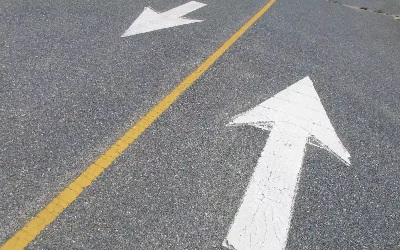 Two road arrows pointing in opposite directions